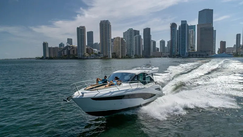  Yacht Photos Pics 2023-Galeon-425-HTS-MarineMax