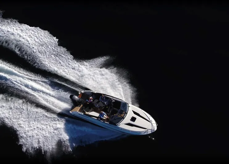  Yacht Photos Pics 2024 Skamander 850 Voyager speedboat cruising on open water, creating dynamic wake trails.