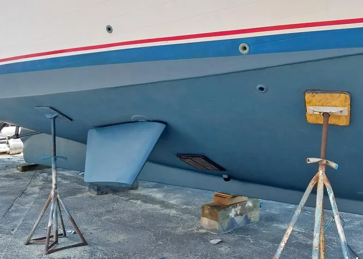  Yacht Photos Pics 1987 DeFever Tri-Cabin boat hull on stands, showcasing blue and red detailing.