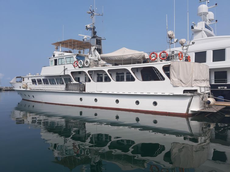 1975-116-supercraft-superyacht