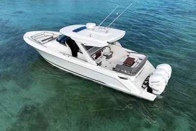 Tiara Yachts 38 LS