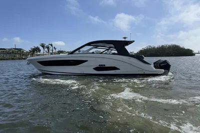 Sea Ray Sundancer 370 Outboard