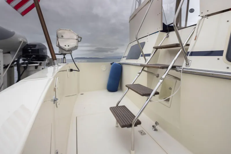 Graceful Spirit Yacht Photos Pics 1990 Tollycraft 44 Cockpit Motor Yacht deck with stairs and American flag.