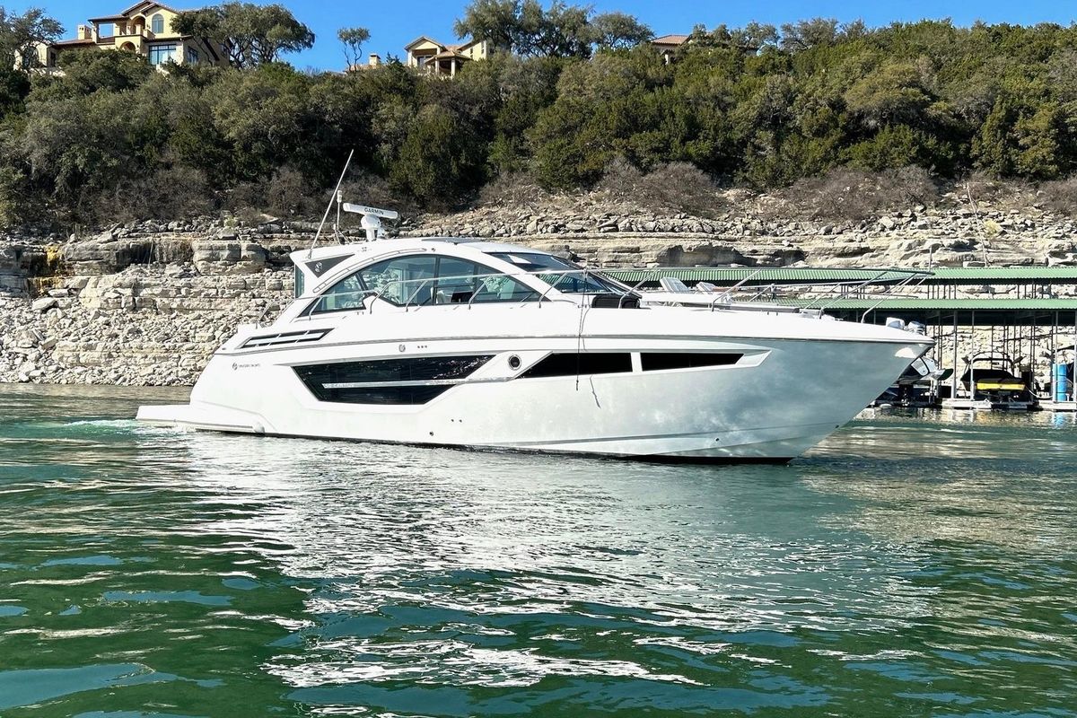 2021 Cruisers Yachts 49 