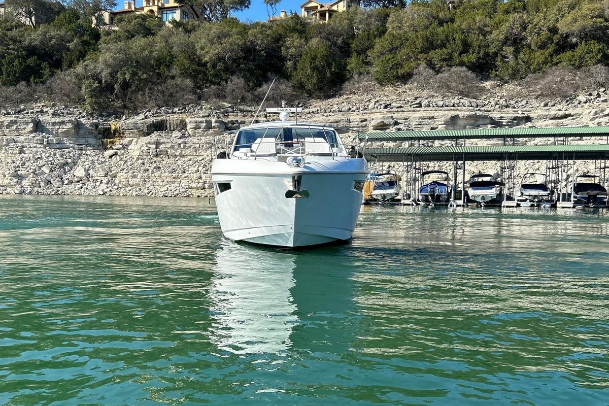 2021 Cruisers Yachts 49 