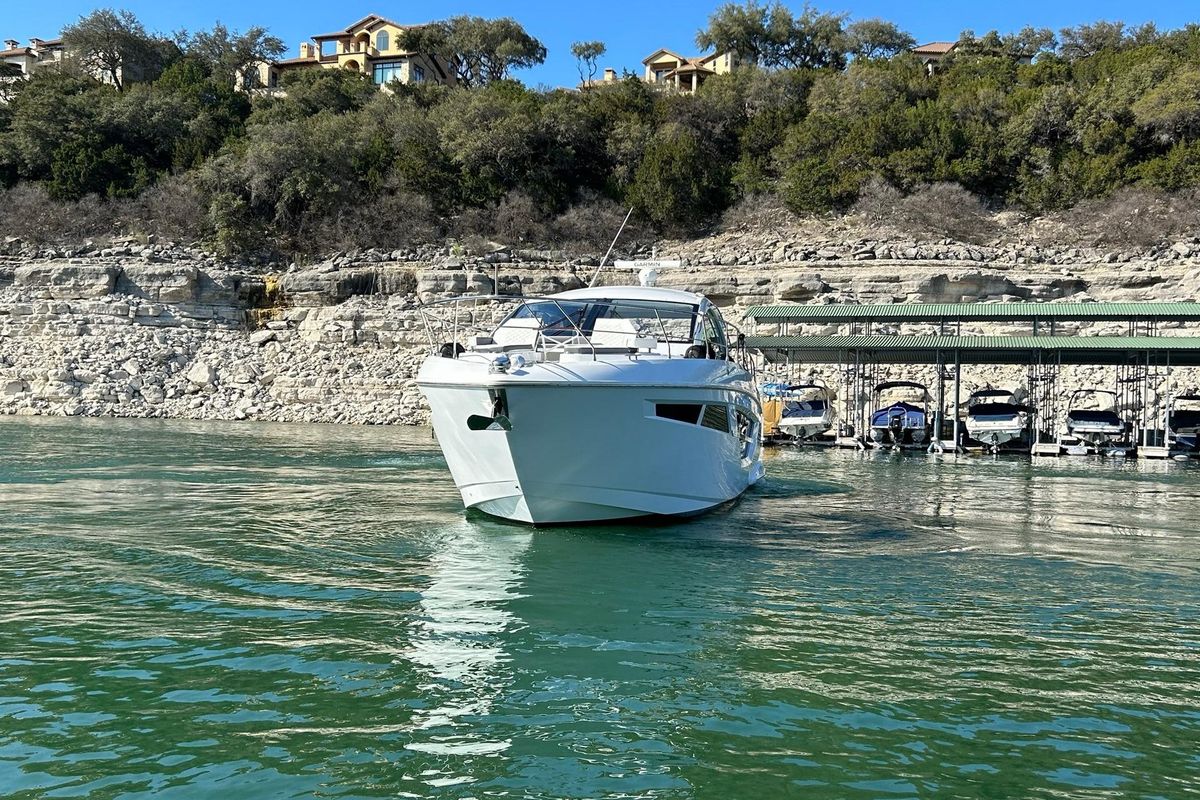 2021 Cruisers Yachts 49 