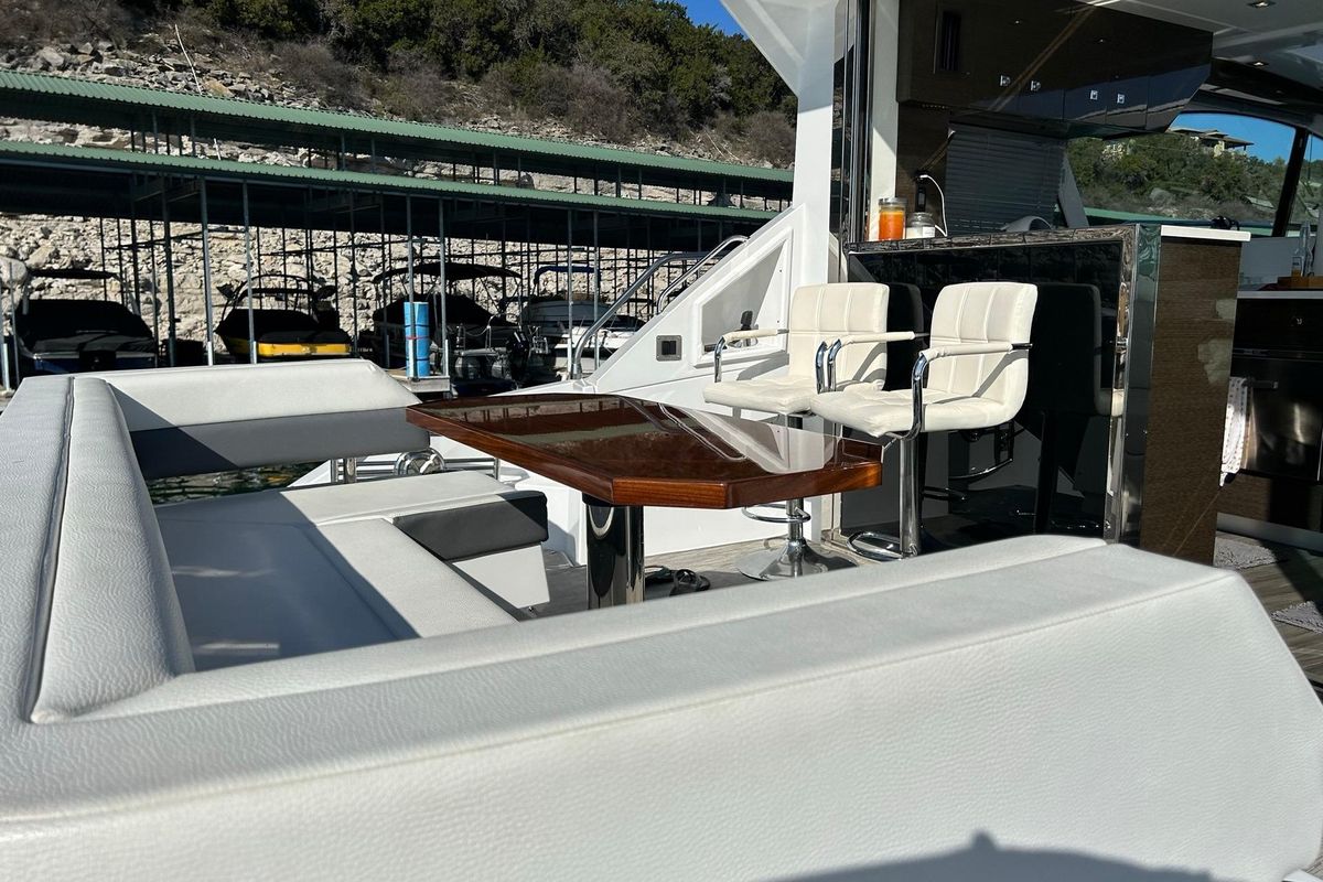 2021 Cruisers Yachts 49 