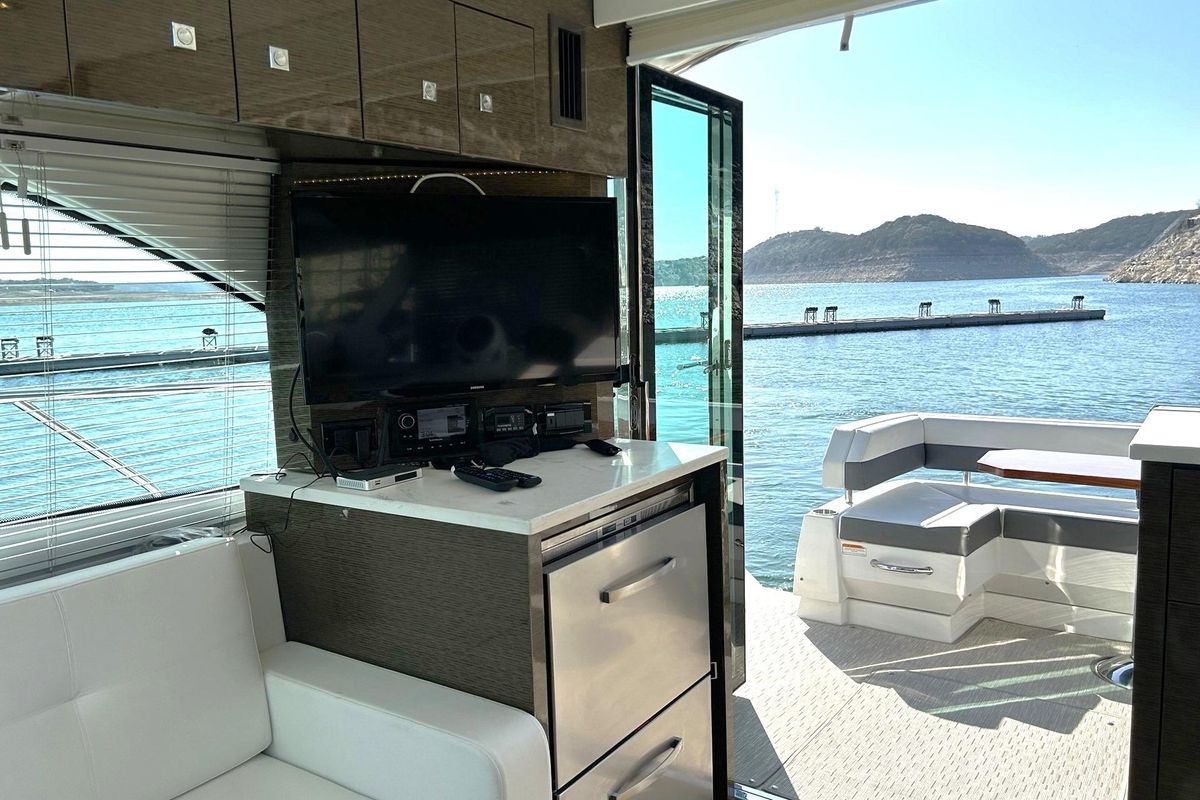 2021 Cruisers Yachts 49 