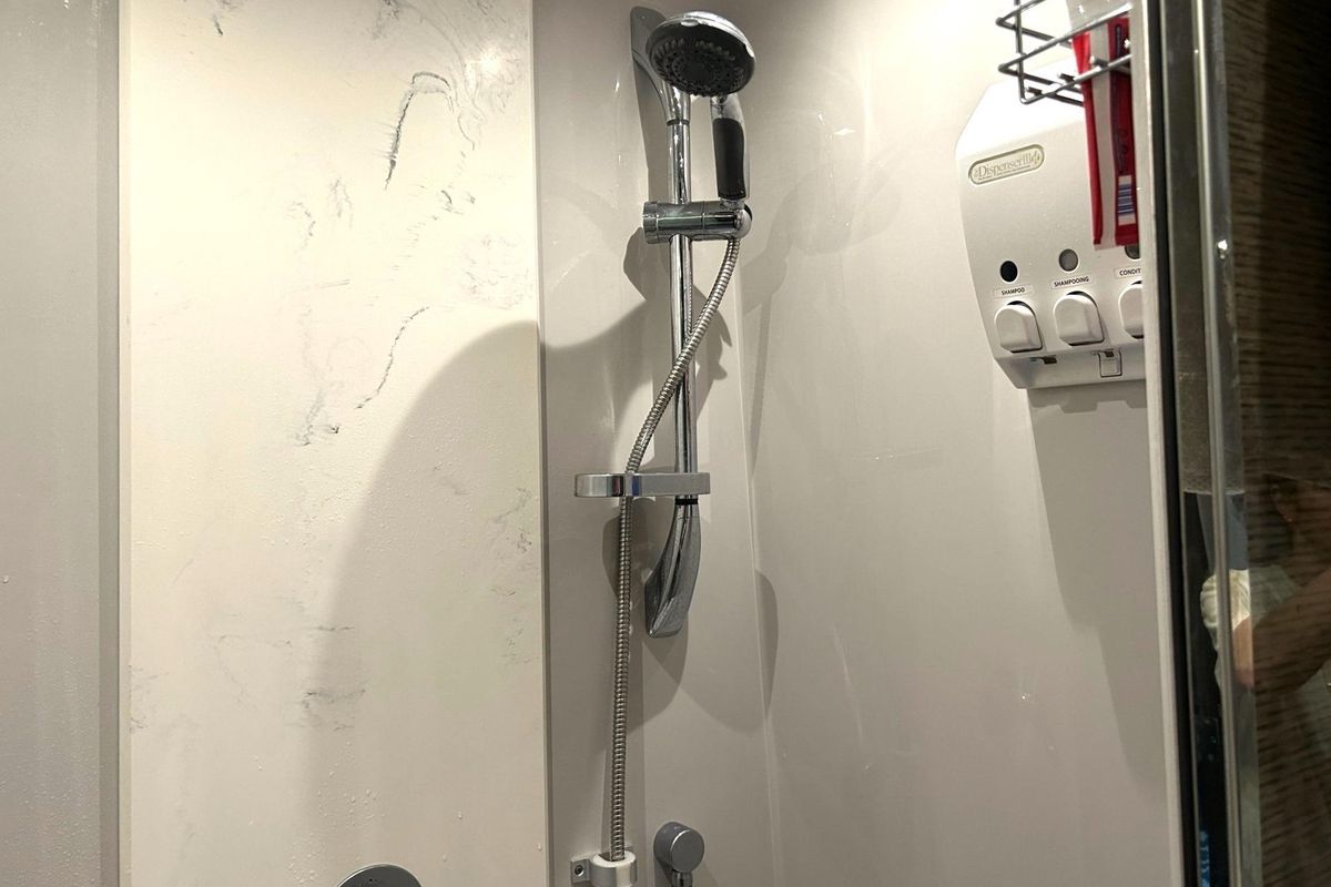 2021 Cruisers Yachts 49 