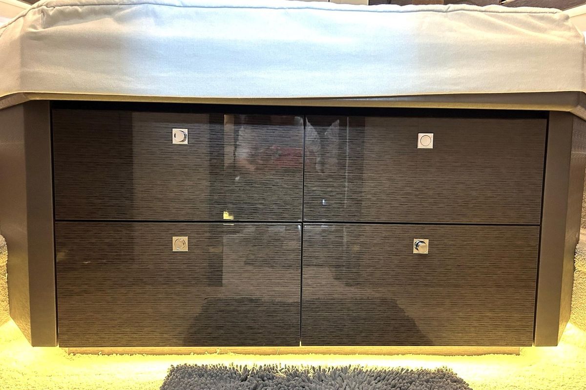 2021 Cruisers Yachts 49 