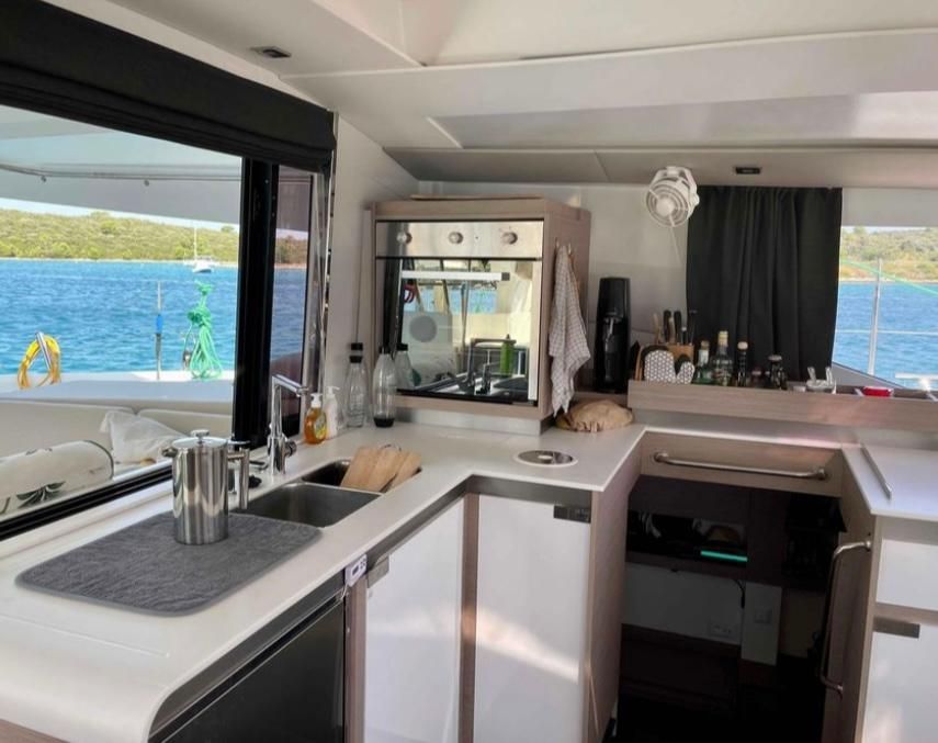 2021 Fountaine Pajot 44 