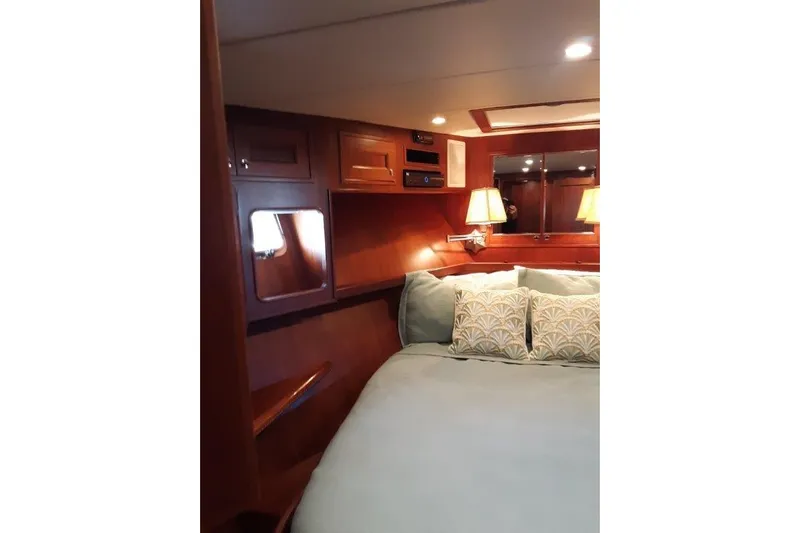Endless Summer Yacht Photos Pics VIP Forward stateroom with queen bed.