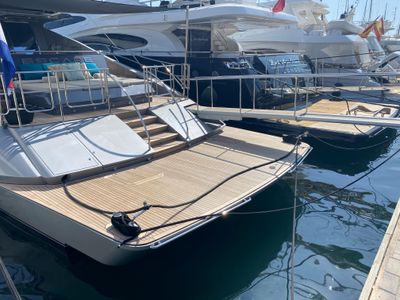 Yacht