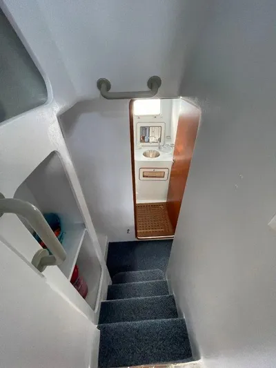 Ps 70 Yacht Photos Pics Interior view of 1990 Shuttleworth BLUE PEGASUS 70 yacht, featuring stairs and compact bathroom.