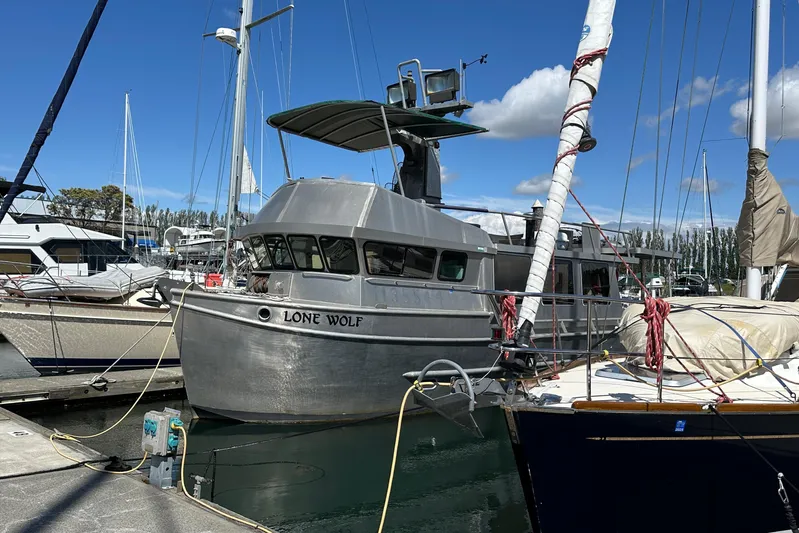Lone Wolf Yacht Photos Pics 