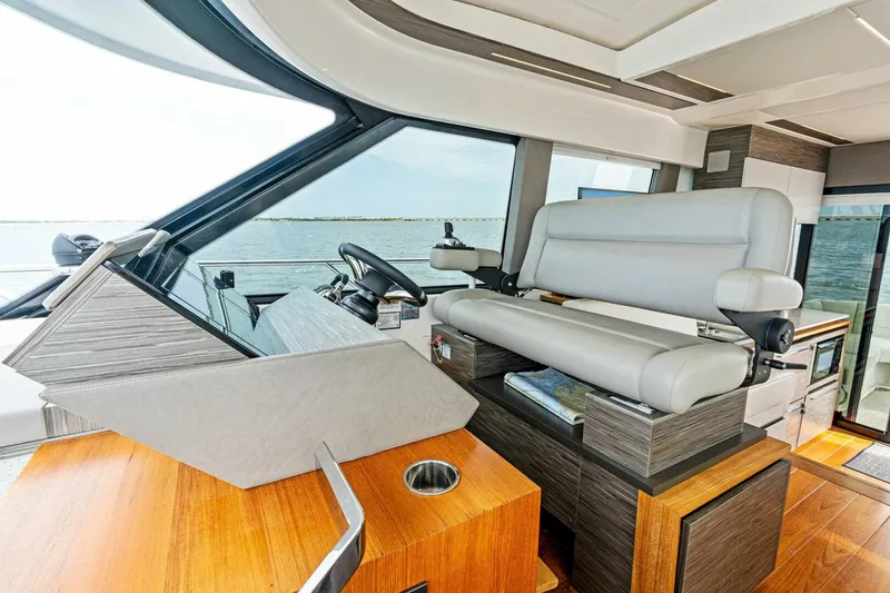Victory Yacht Photos Pics Interior helm station of 2019 Tiara Yachts 49 COUPE with modern design.