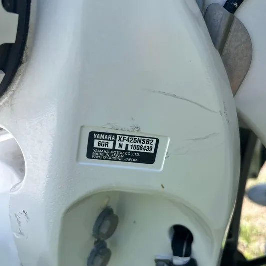  Yacht Photos Pics Yamaha XF425NSB2 engine label on a Formula 330 SS, 2005 model.