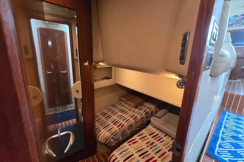 Mojito Yacht Photos Pics 2004 Sea Ray 480 Motor Yacht interior with cozy twin beds and wooden accents.