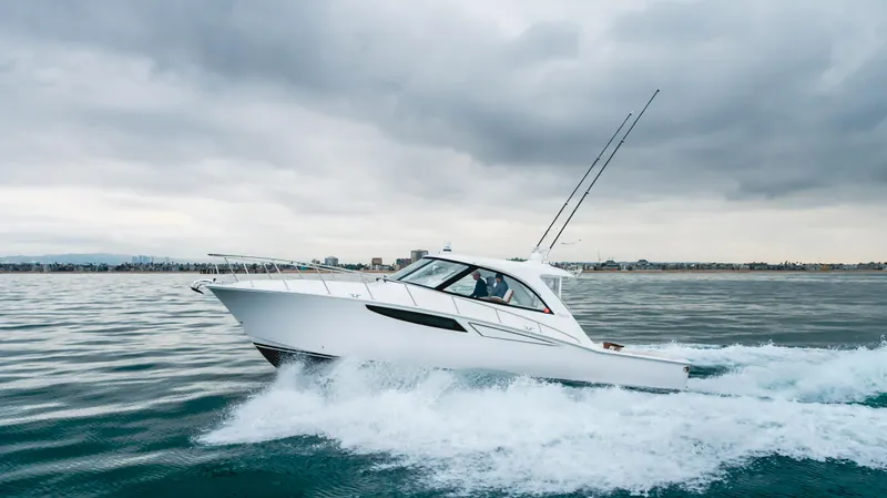 Commodore Two Yacht Photos Pics 