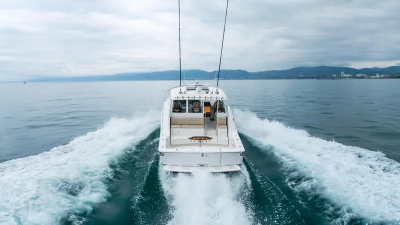 Commodore Two Yacht Photos Pics 