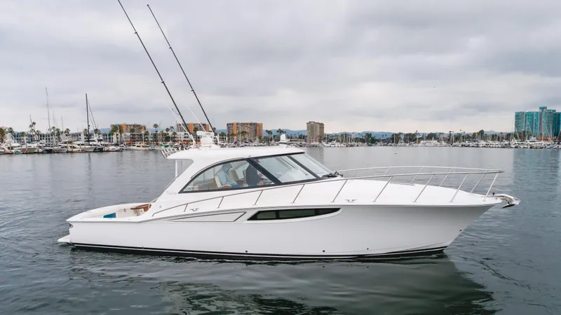 Commodore Two Yacht Photos Pics 