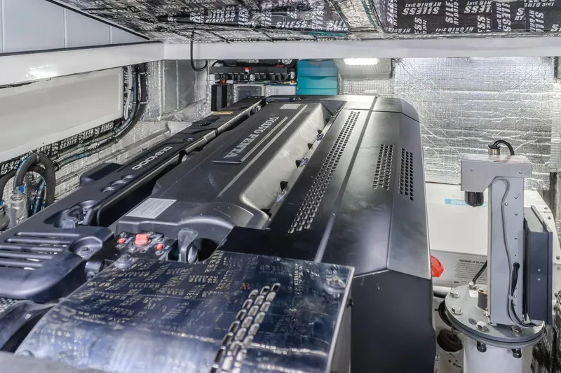 Commodore Two Yacht Photos Pics 