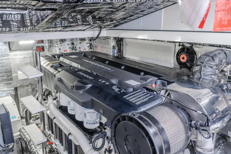 Commodore Two Yacht Photos Pics 