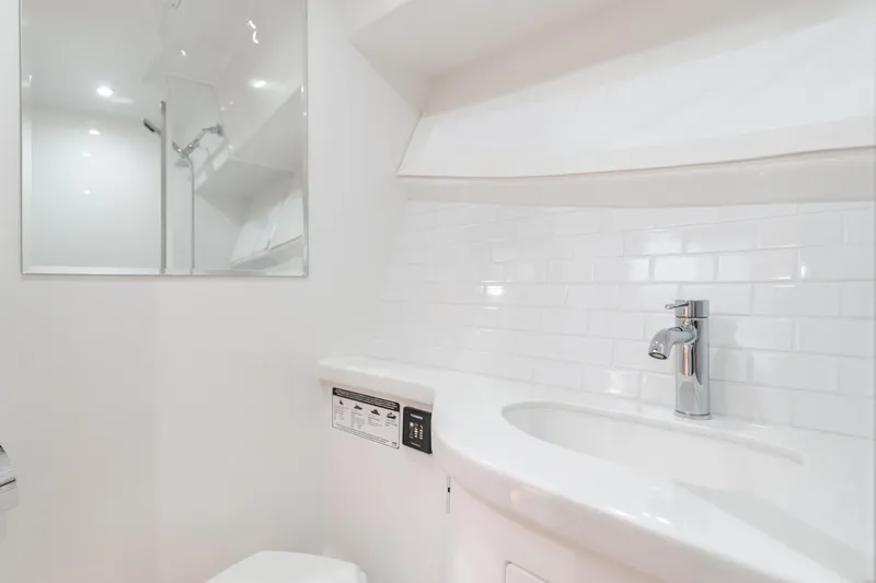 Commodore Two Yacht Photos Pics 