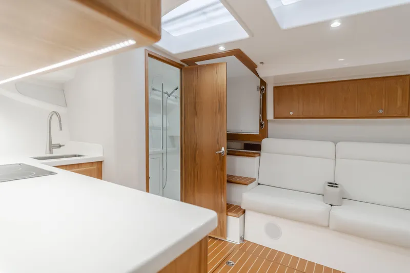 Commodore Two Yacht Photos Pics 