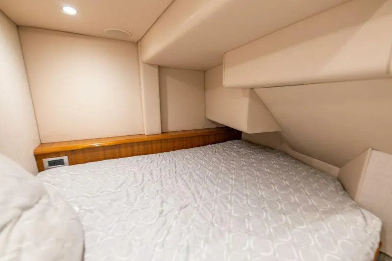 Miss Peggy Sue II Yacht Photos Pics 2018 Viking 44 Open yacht cabin with cozy bed and soft lighting.
