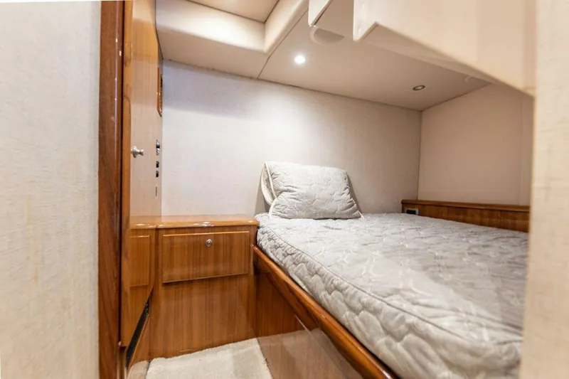 Miss Peggy Sue II Yacht Photos Pics 2018 Viking 44 Open yacht cabin with cozy bed and wooden cabinetry.