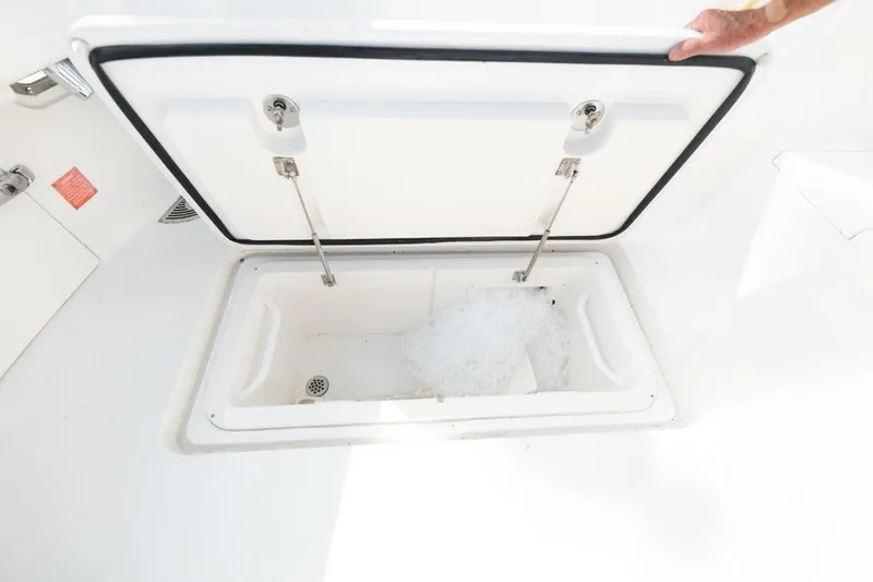 Miss Peggy Sue II Yacht Photos Pics Open storage compartment with ice on a 2018 Viking 44 Open boat.