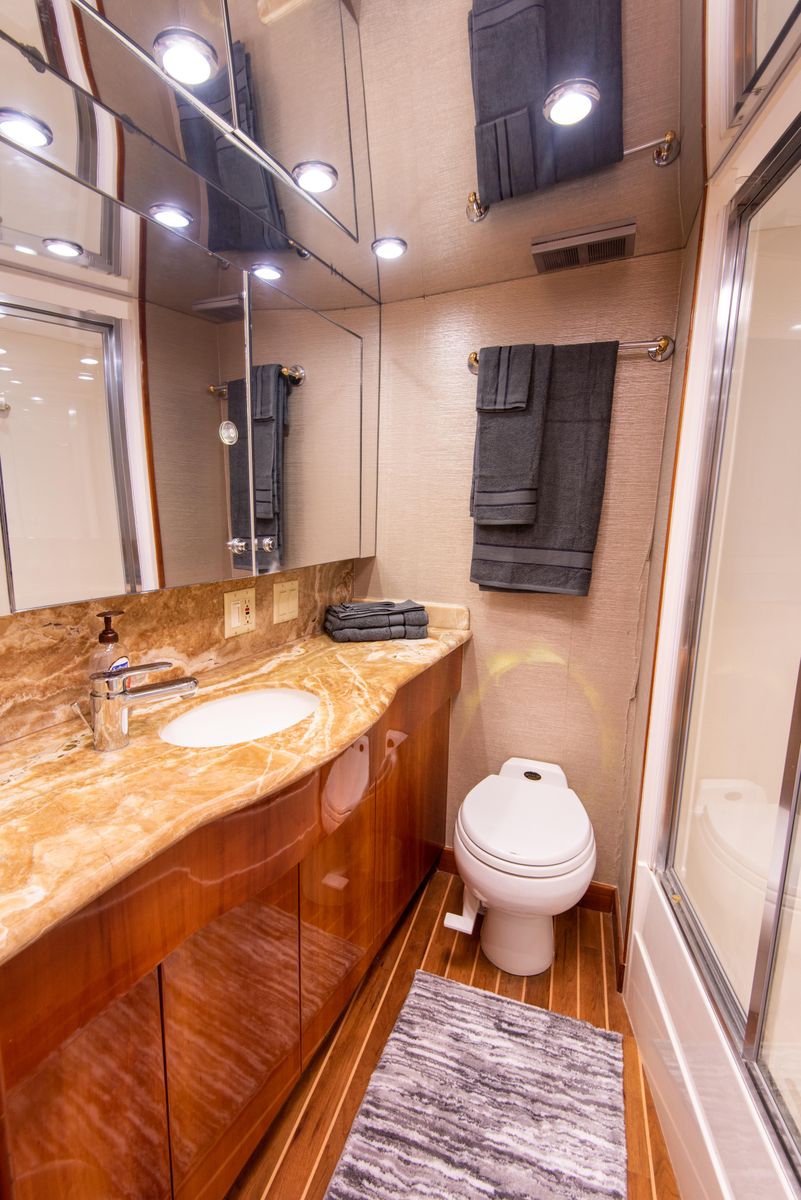 2001 Hatteras 65 