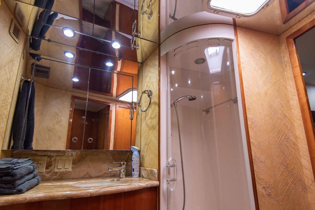 2001 Hatteras 65 