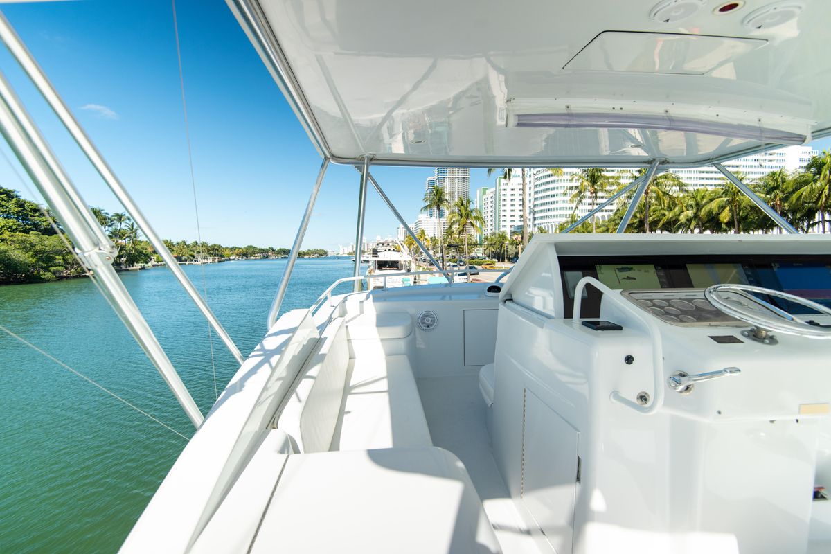 2001 Hatteras 65 