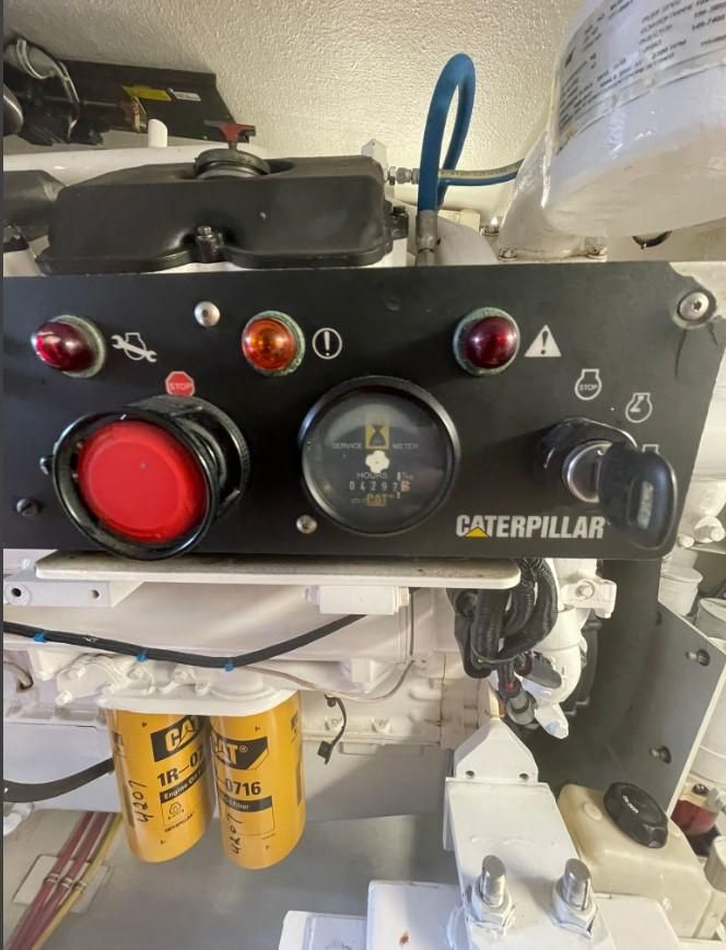 2001 Hatteras 65 