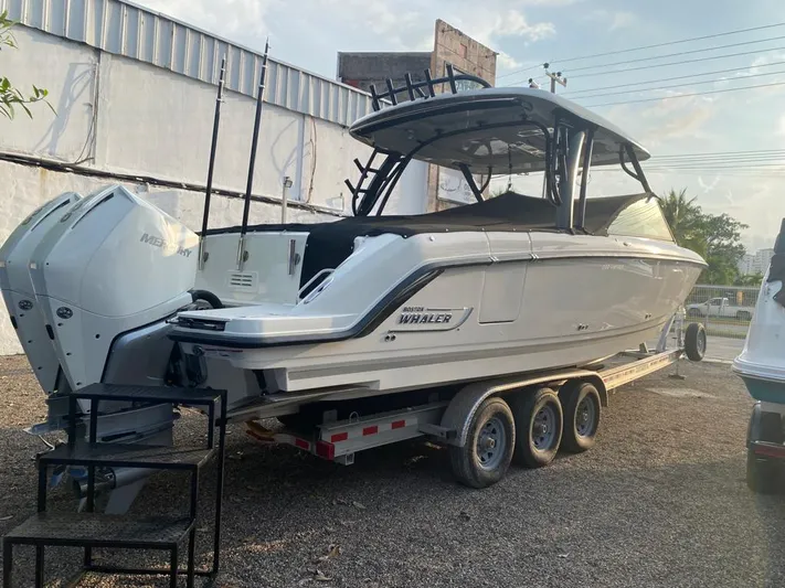 2023 Boston Whaler 320vantage @ Puerto Vallarta Yacht Photos Pics 2023 Boston Whaler 320 Vantage on trailer, side view.