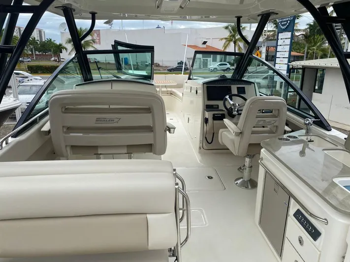 2023 Boston Whaler 320vantage @ Puerto Vallarta Yacht Photos Pics Interior of 2023 Boston Whaler 320 Vantage with luxurious features.
