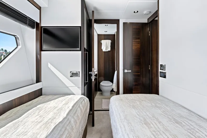 Misty K Yacht Photos Pics Luxurious interior of 2024 Sunseeker 76 Yacht with twin beds and ensuite bathroom.