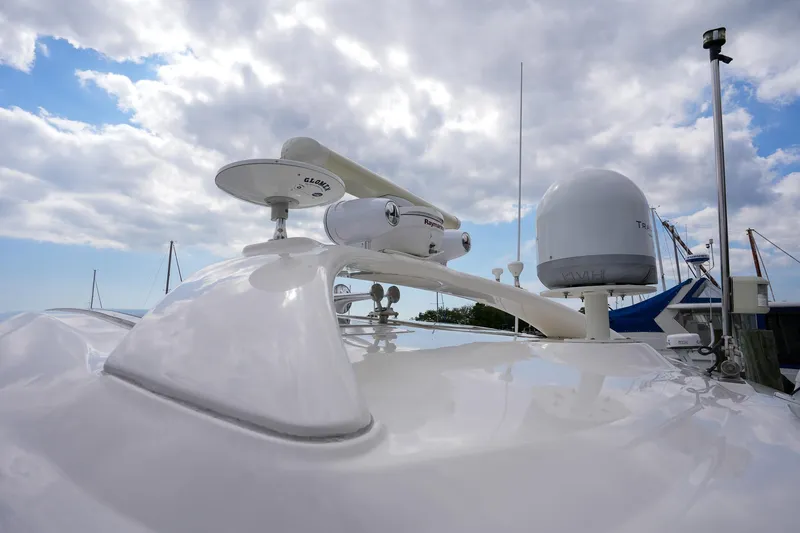  Yacht Photos Pics Radar and satellite equipment on a 2010 Sea Ray 500 Sundancer yacht.