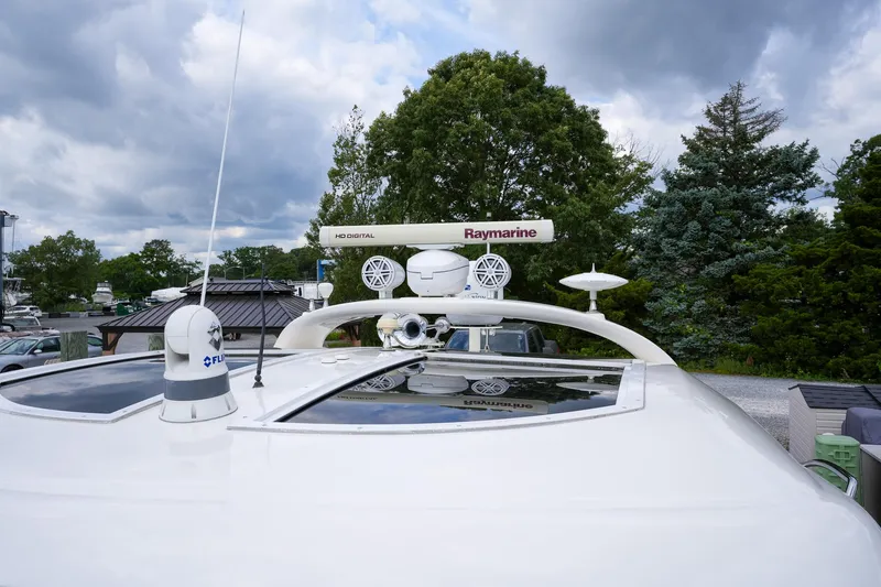 Yacht Photos Pics Top view of 2010 Sea Ray 500 Sundancer yacht with Raymarine radar.