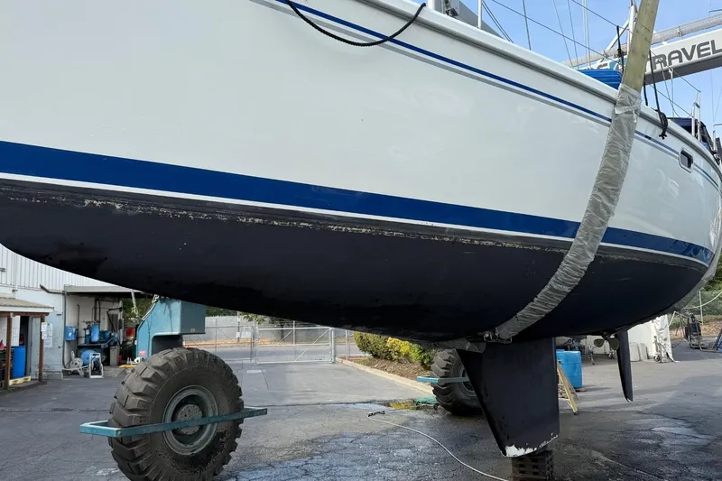  Yacht Photos Pics 2007 Catalina 42 MkII sailboat on dry dock for maintenance.