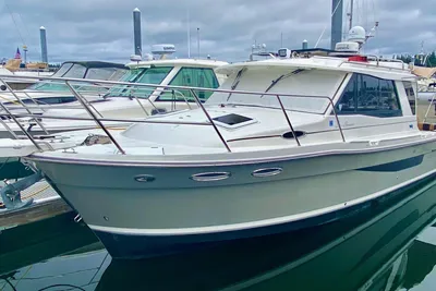 Cutwater 30 Sedan