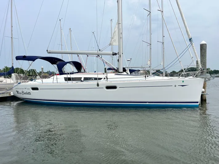 Miss Charlotte Yacht Photos Pics 2007 Jeanneau Sun Odyssey 39i sailboat docked in a marina.