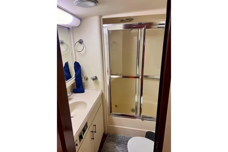Abuelo Yacht Photos Pics Compact bathroom in 1989 HATTERES Convertible yacht with shower and vanity.