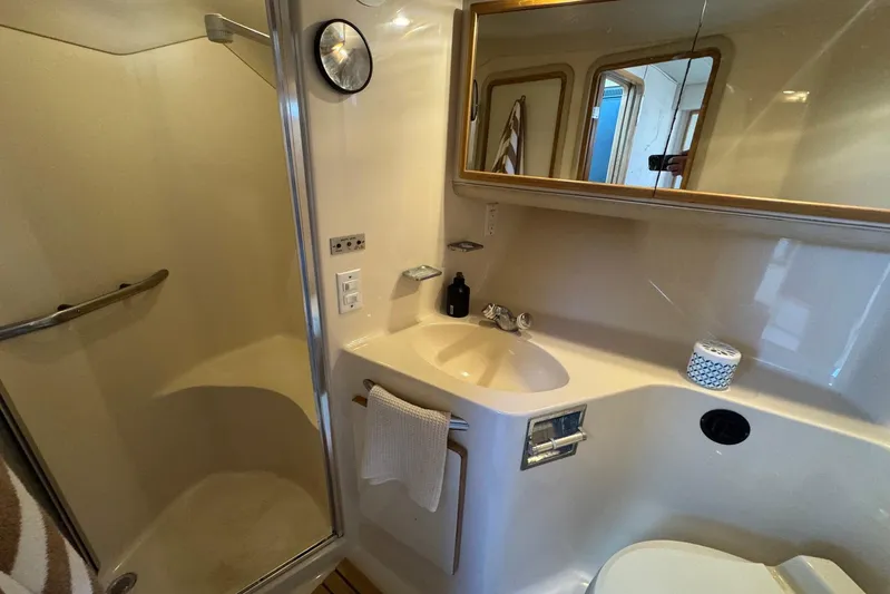 Pearl Yacht Photos Pics Bathroom interior of 1994 Sea Ray 440 Express Bridge yacht, featuring shower and sink.