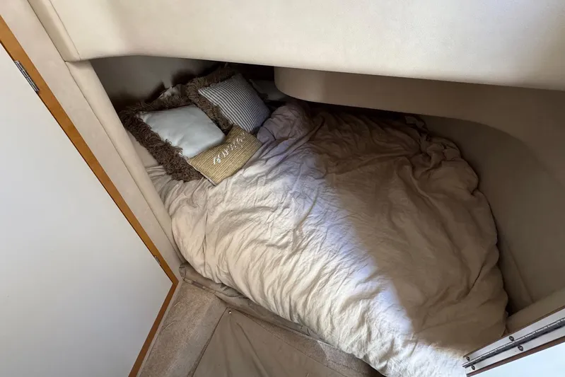 Pearl Yacht Photos Pics Cozy cabin bed in 1994 Sea Ray 440 Express Bridge yacht, with pillows and soft bedding.