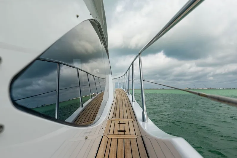 Island Time Yacht Photos Pics 