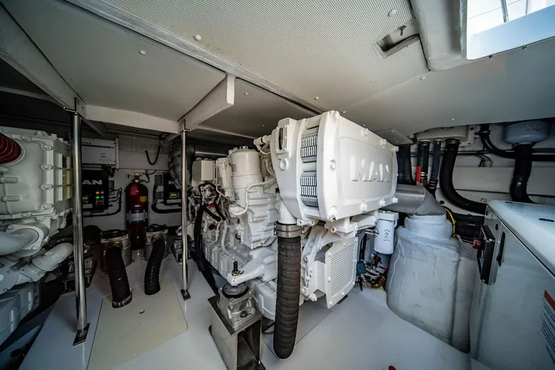 Island Time Yacht Photos Pics 