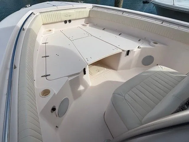Star-k-2 Yacht Photos Pics 2008 Grady-White Bimini 306 boat interior with seating and storage compartments.